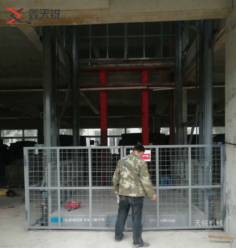 重庆城区10吨液压货梯交付使用